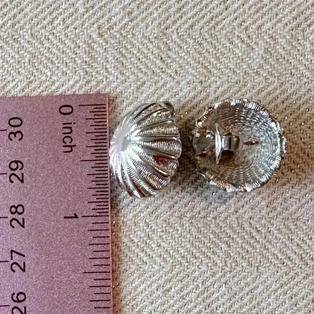 Vintage Mid Century Button Style Clip On Earrings in Silver Tone Domed Etching - Picture 5 of 8
